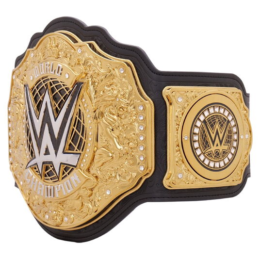 Photo de la réplique de la ceinture championnat du monde des poids lourds de la WWE